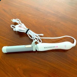 Beachwaver S1.25 Dual Voltage White Rotating Curling Iron